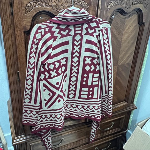 Maroon and tan Aztec print open sweater - small - Picture 3 of 6